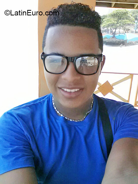 Date this fun Dominican Republic man Michaell from Santo Domingo DO22794