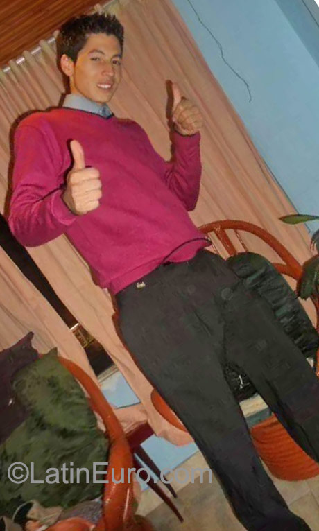 Date this gorgeous Colombia man Edi from Bogota CO17961