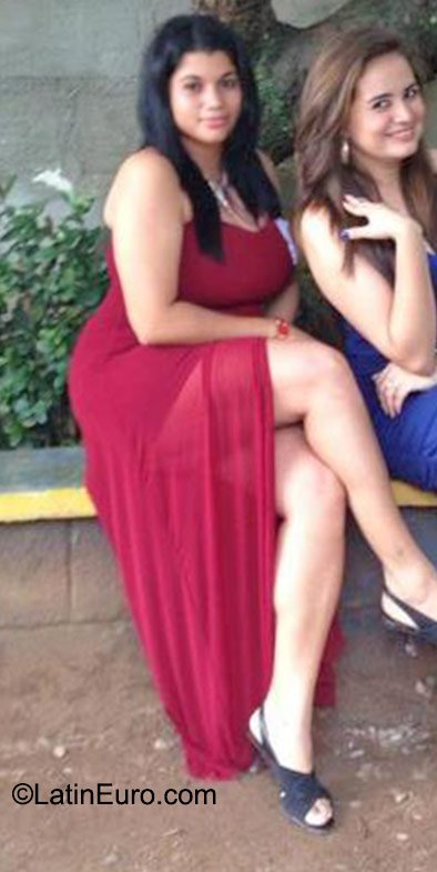 Date this nice looking Honduras girl Leyla from San Pedro Sula HN1715