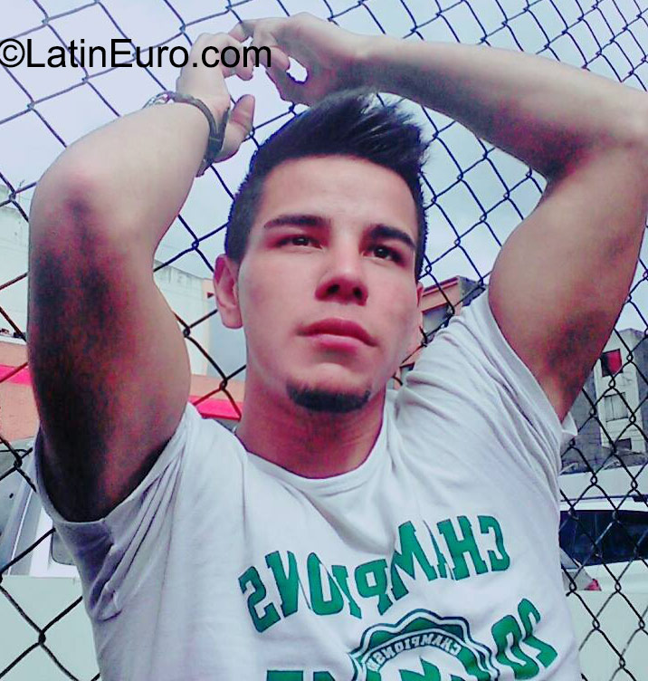 Date this good-looking Colombia man Elias from Bogota CO18083