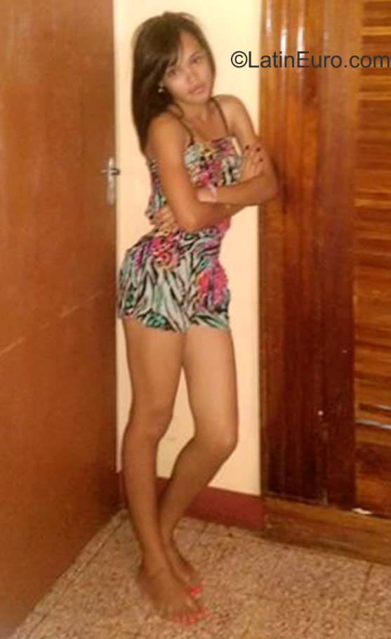 Date this hot Jamaica girl Jenele from St. Elizabeth JM2216