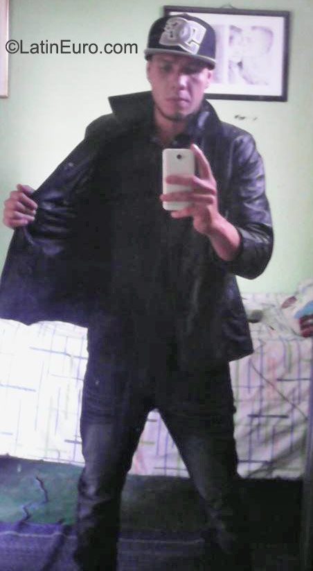 Date this young Colombia man Hector from Cali CO18118
