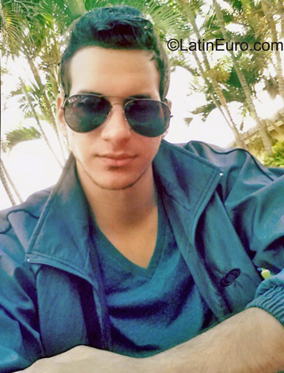 Date this attractive Dominican Republic man Manuel enrique from Santo Domingo DO23475