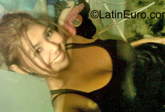 Date this athletic Venezuela girl Rinia from Caracas VE630