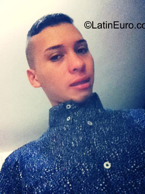 Date this sensual Colombia man Sibas from Medellin CO18139