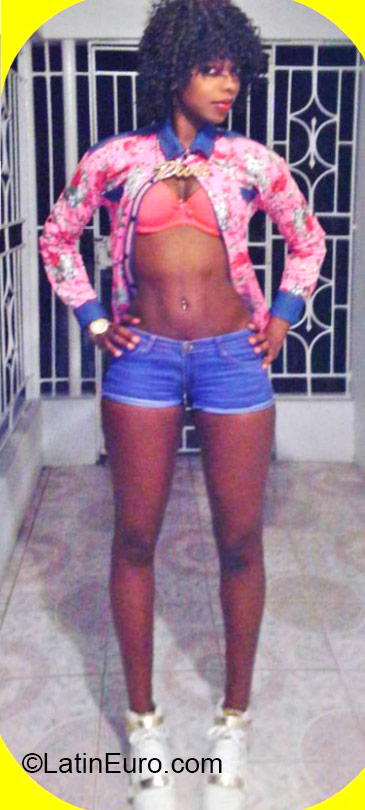 Date this good-looking Jamaica girl Yenique from Kingston JM2193