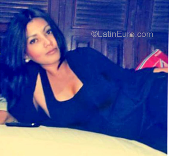 Date this nice looking Honduras girl Isis from Tegucigalpa HN1817