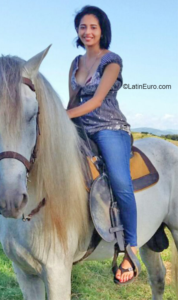 Date this happy Honduras girl Gris from San pedro sula HN1819