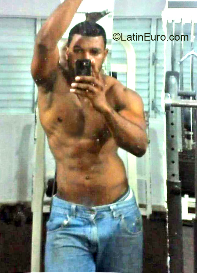 Date this lovely Dominican Republic man Scott from Santo Domingo DO24070