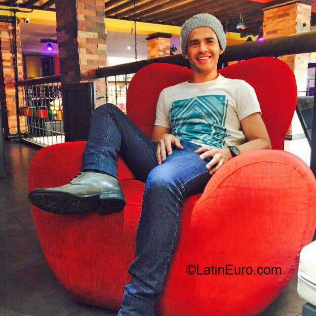 Date this exotic Colombia man Hector from bogota CO18341