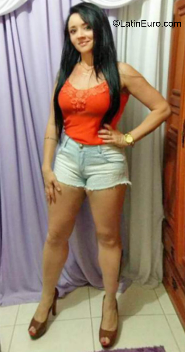 Date this happy Brazil girl Barbara from Rio De Janeiro BR9525