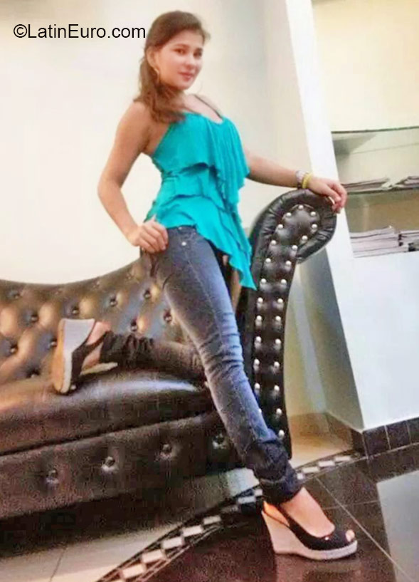 Date this gorgeous Panama girl Yesi from Panama City PA800