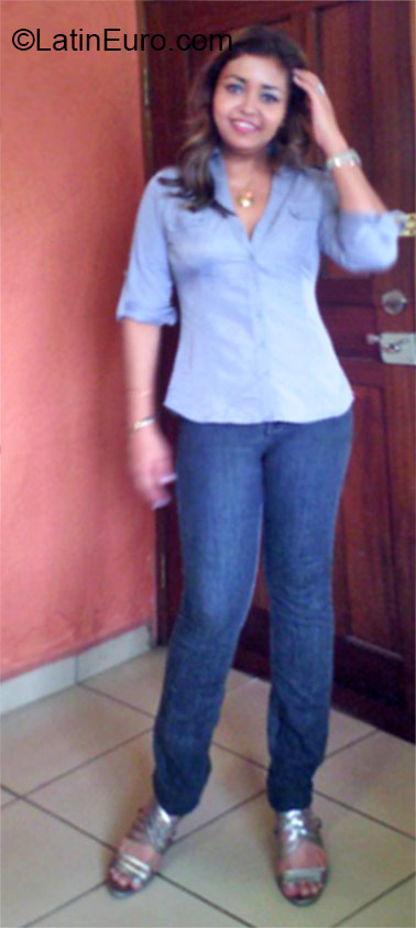 Date this hard body Honduras girl Carmenza from Tela Atlantida HN1876