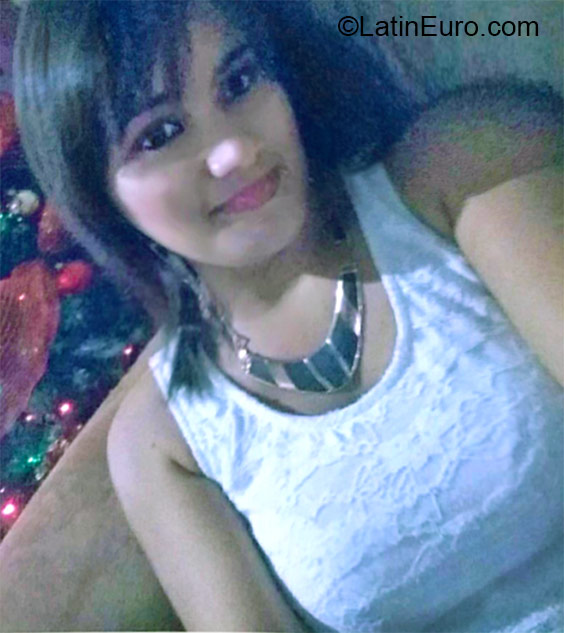 Date this foxy Honduras girl Gloria from La Ceiba HN1890