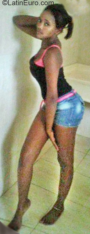 Date this happy Dominican Republic girl Aderlin from higuey DO24368