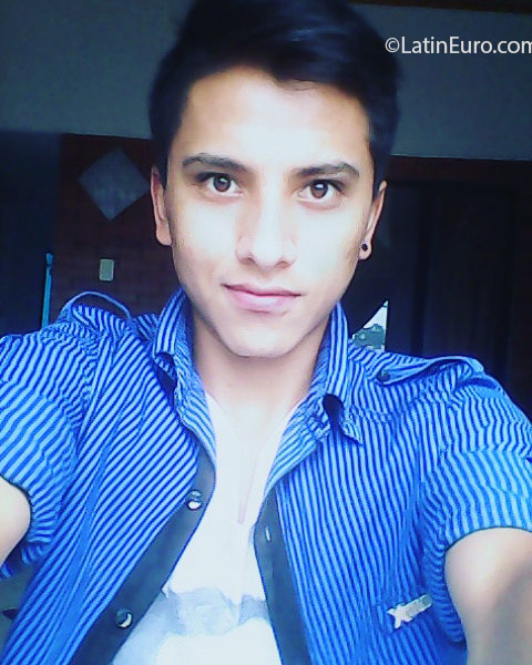 Date this tall Colombia man Jonathan from Bogota CO18899