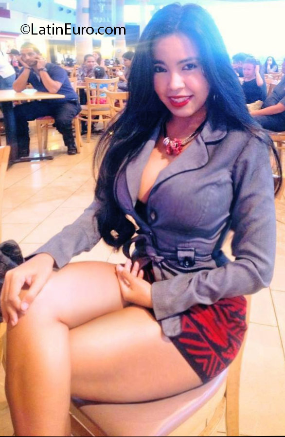 Date this delightful Honduras girl Sara from Roatan HN1978
