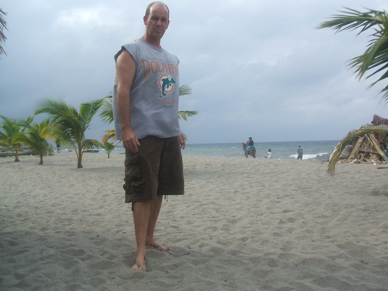 Date this good-looking Honduras man Searching1343 from Lago Yojoha HN2004