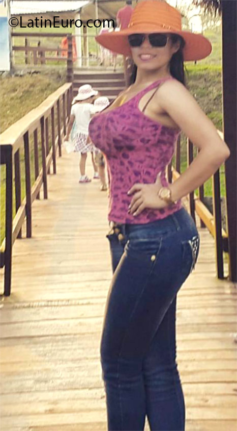 Date this happy Honduras girl Brenda from Tegucigalpa HN2005