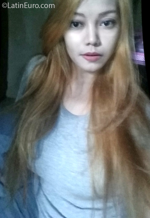 Date this passionate Philippines girl Elle from Cebu City PH876