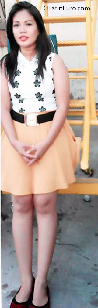 Date this hard body Philippines girl Sharon from Manila PH880