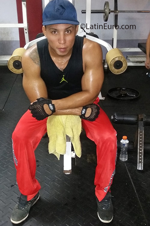 Date this lovely Panama man Abimael from Panama PA910