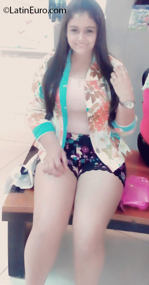 Date this fun Honduras girl Gaby from Tegucigalpa HN2216