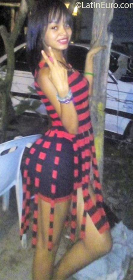 Date this athletic Dominican Republic girl Pequenita from Bonao DO25213