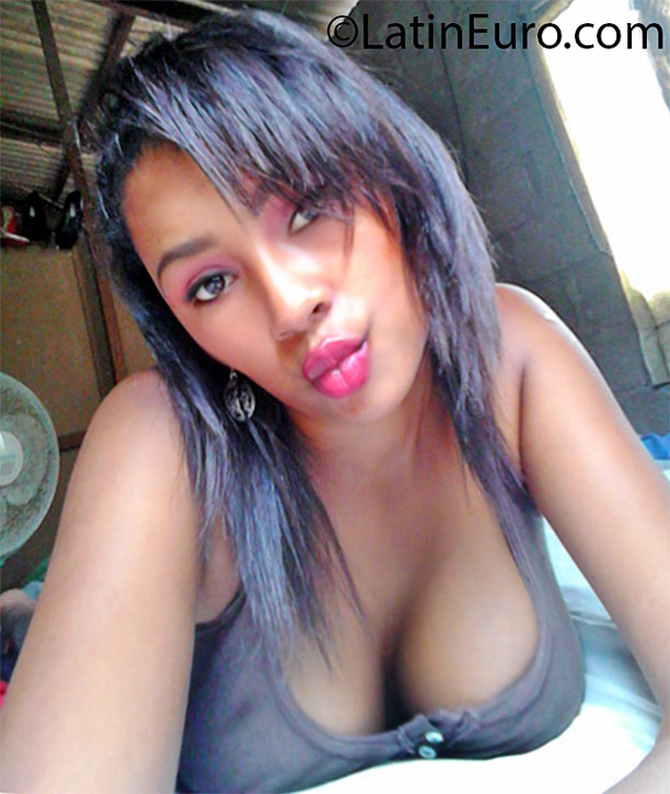 Date this georgeous Honduras girl Nodie from Tela HN2121