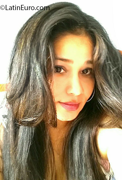 Date this stunning Honduras girl Demi from Tegucigalpa HN2152