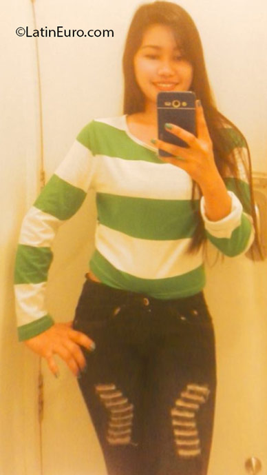 Date this happy Philippines girl Lonelyn from Batangas City PH898