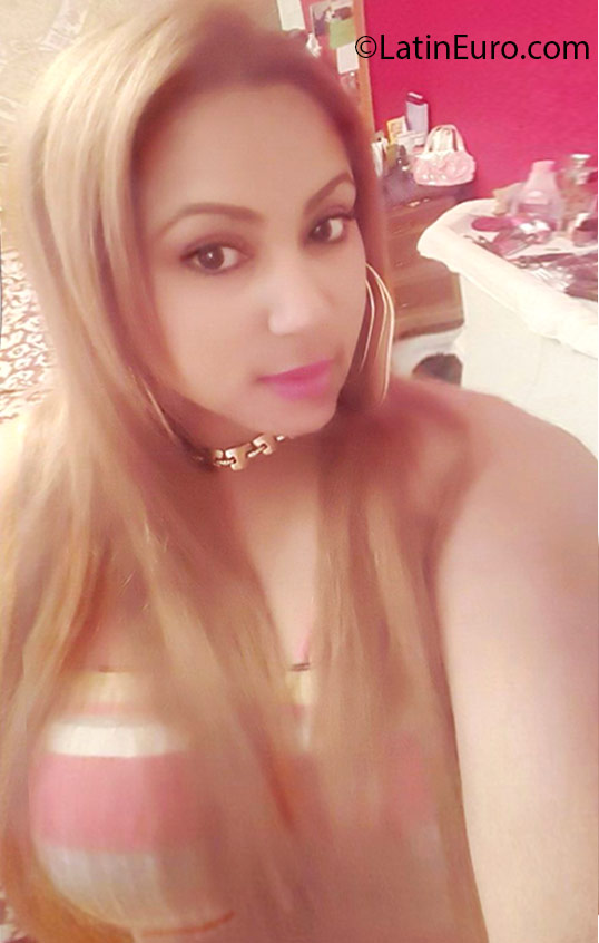 Date this good-looking Spain girl Aracelis from Barcelona ES342