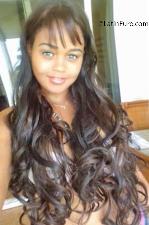 Date this good-looking Dominican Republic girl Maria from Punta Cana DO25802