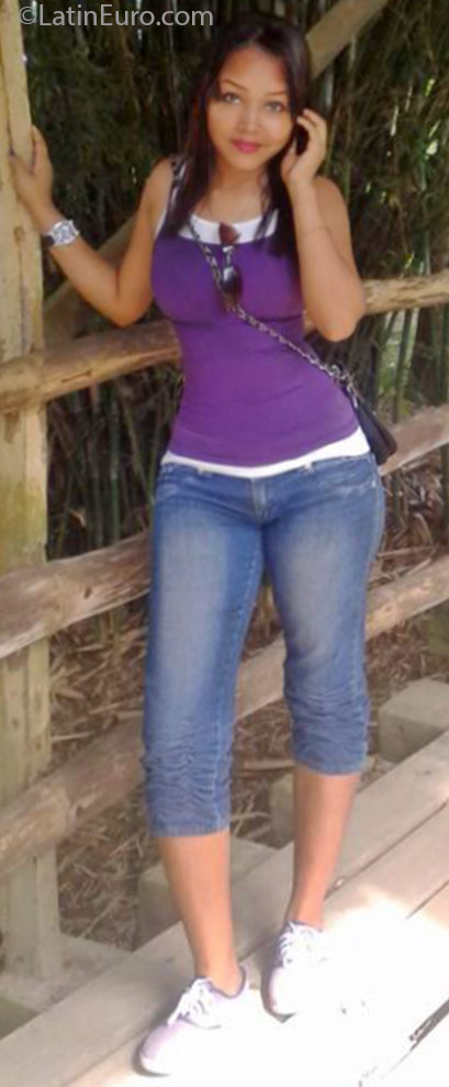 Date this athletic Honduras girl PRETTYANDLOVING from La Ceiba HN2195