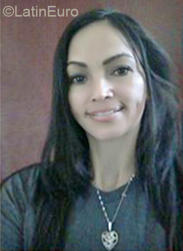 Date this foxy Panama girl Liz from Panama PA1004