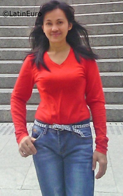 Date this attractive Hong Kong girl Analin from Hong Kong HK17