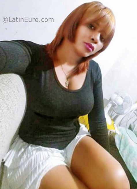 Date this hard body Brazil girl Jozi from Recife BR9727