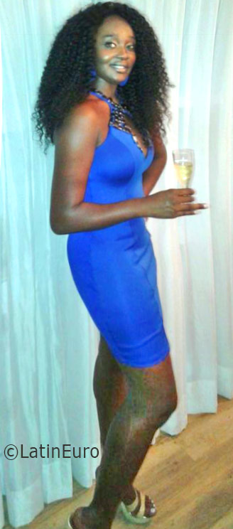 Date this voluptuous Brazil girl Tatiana from São Paulo BR9729