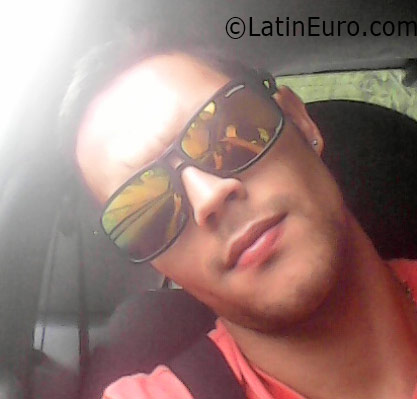 Date this hot Colombia man Jhoam from Medellin CO19136