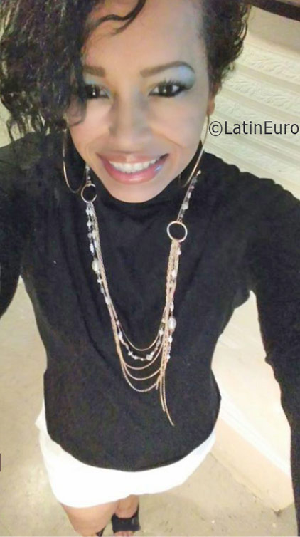 Date this lovely United States girl Wendy from Brooklyn US17494