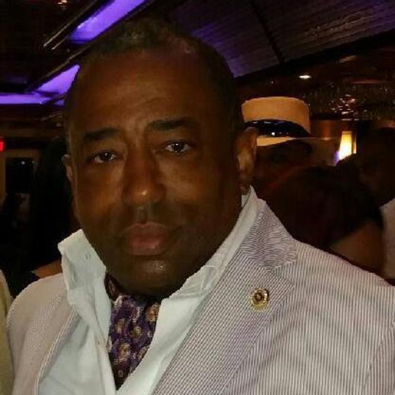 Date this tall United States man Alfonso from New Rochelle US17495