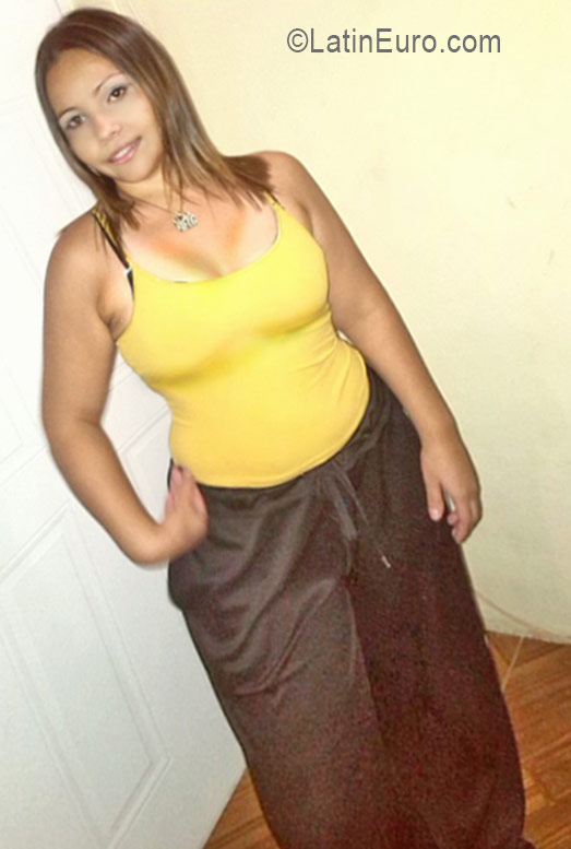 Date this nice looking Venezuela girl Marivi from Maracay VE732