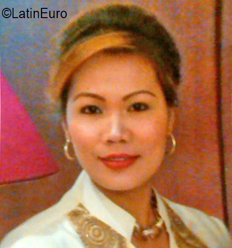 Date this exotic United Arab Emirates girl Maribeth from Dubai AE49