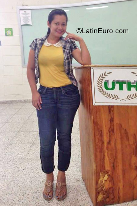 Date this beautiful Honduras girl Julieta from Tegucigalpa HN2272