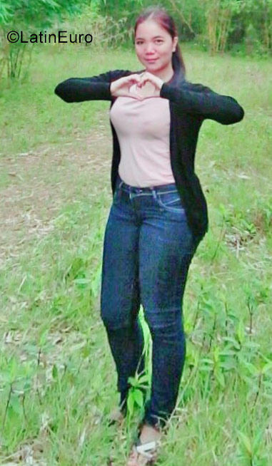 Date this foxy Philippines girl Ging from Manila PH927