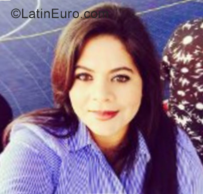 Date this voluptuous Honduras girl Rebeca from Tegucigalpa HN2273