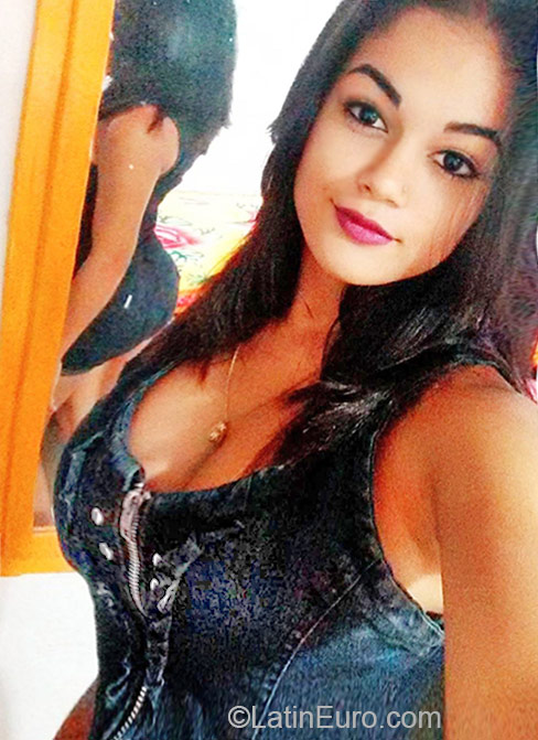 Date this voluptuous Brazil girl Lariisa from Jardim do Serido BR9790