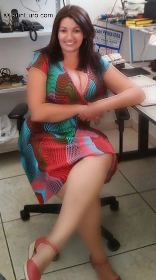 Date this athletic Brazil girl Josy from Batatais BR9822