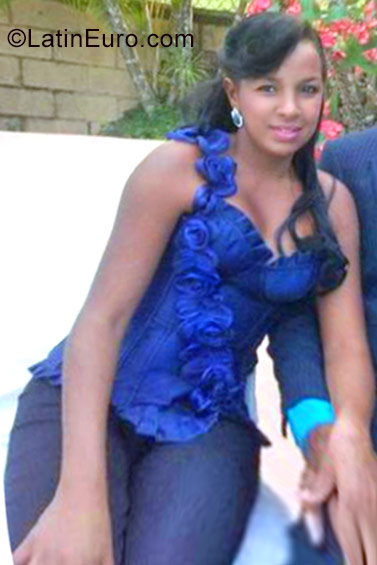 Date this good-looking Dominican Republic girl VIANELIS from Bonao DO26997