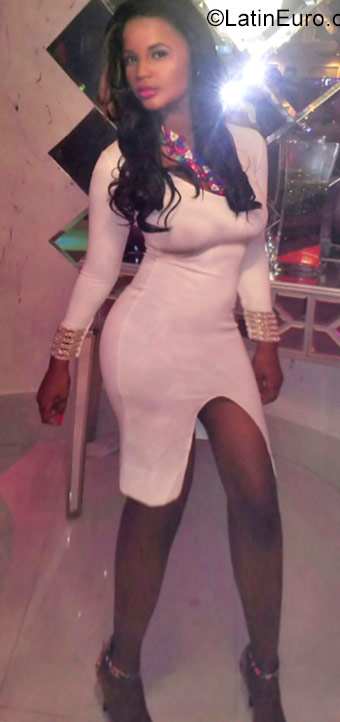 Date this hot Dominican Republic girl Romey from Santo Domingo DO40251